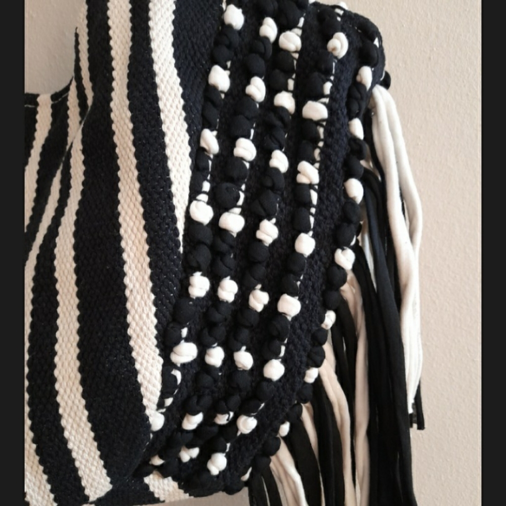 ● Time & True | Fringe Woven Tote Bag - Picture 8 of 11